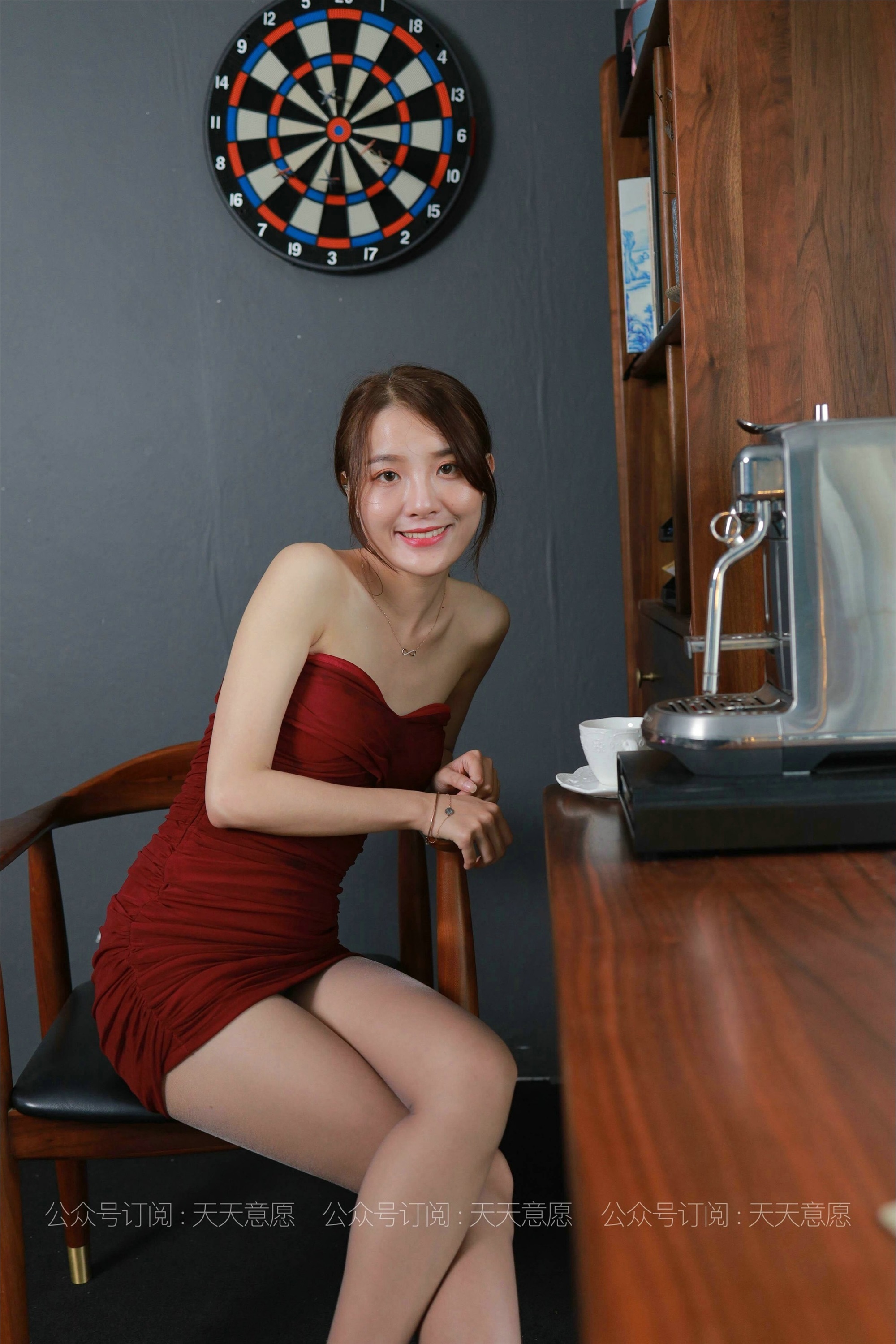 IESS异思趣向  2021.08.02 丝享家877：婉苹《姓感红色小礼裙》